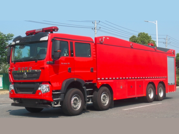 重汽豪沃25噸水罐消防車
