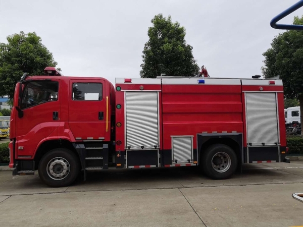 豪沃8噸泡沫消防車