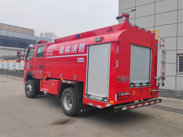 4×4供水車