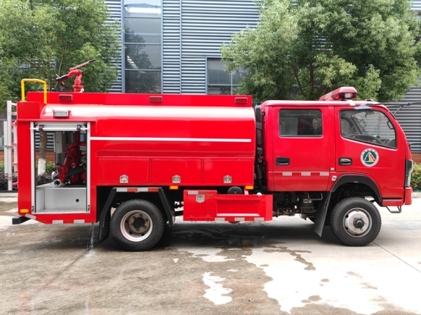 東風(fēng)四驅(qū)水罐消防車
